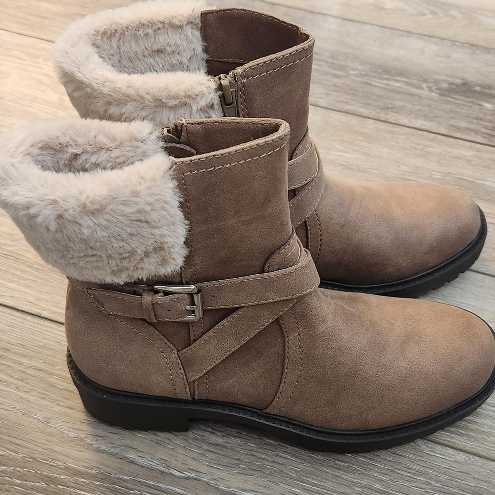 Vince Camuto brown combat ankle boots. Size 8.5
